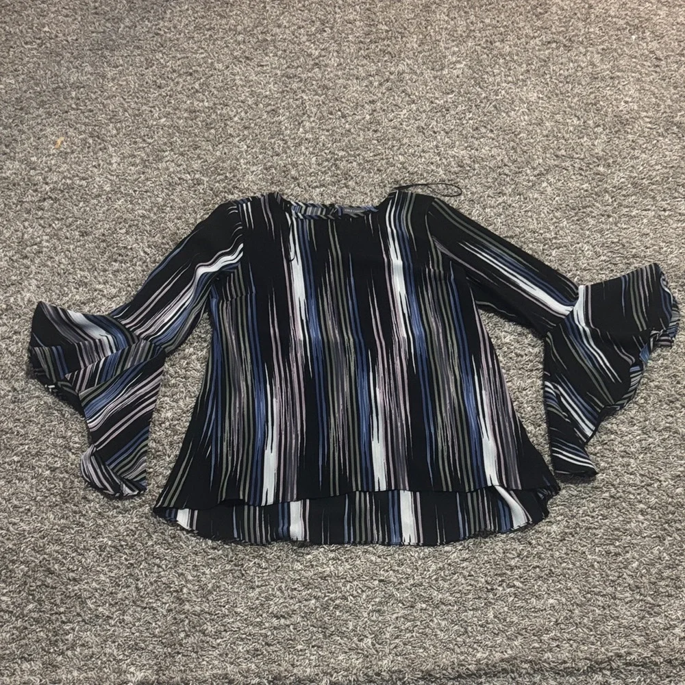 Ruffle Vince Camuto Elegant Black and White/Blue and Striped Women's Top - Picture 2 of 7